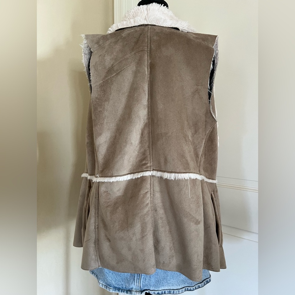 Tan and Cream Faux Shearling and Suede Vest - Picture 5 of 16
